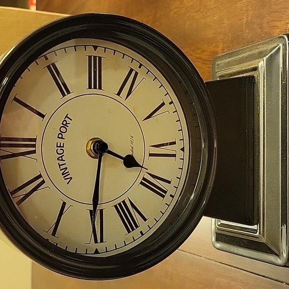 Vintage Style Black Table Clock New In Box - Picture 15 of 16